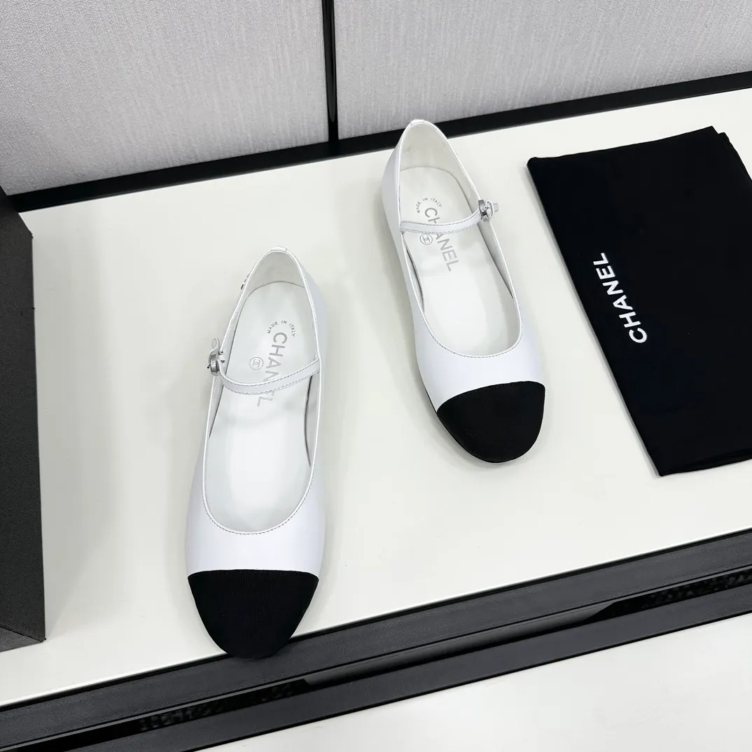 👟👟Ex-factory price 480👟👟 Xiaoxiang official website synchronizes the high version of CHANEL Chanel top Mary Jane____________, a must-have hot item for the fragrance family in spring and autumn, the goddess series, with the elegant and ladylike temperament of the fragrance family, super attractive, irresistible, and heart-warming... ▪️Imported sheepskin for the uppers ▪️Imported sheepskin for the inner feet (the same as the original) ▪️Original model open version, genuine leather outsole🇮🇹 ▪️Standard code 35-40 34 40 41 customized (non-returnable)